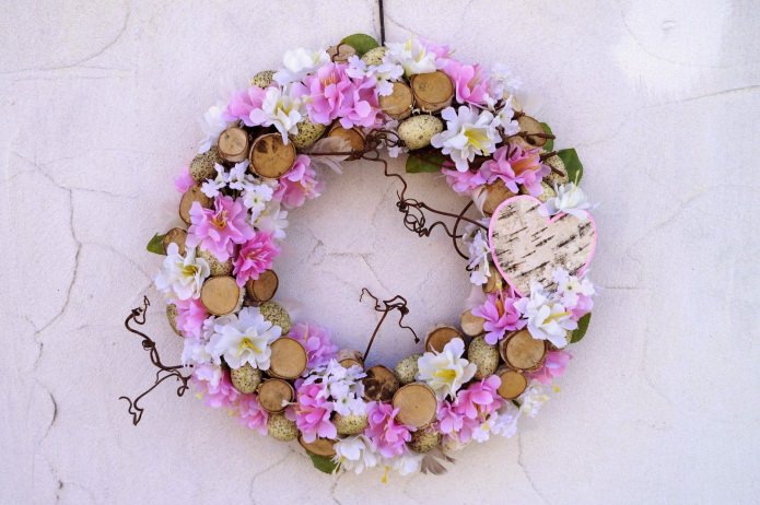 a wreath of saw cuts