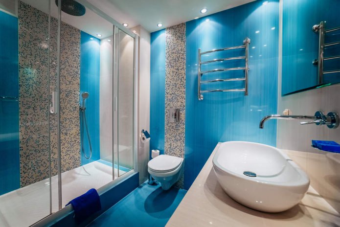 Juicy shade of blue in the bathroom interior