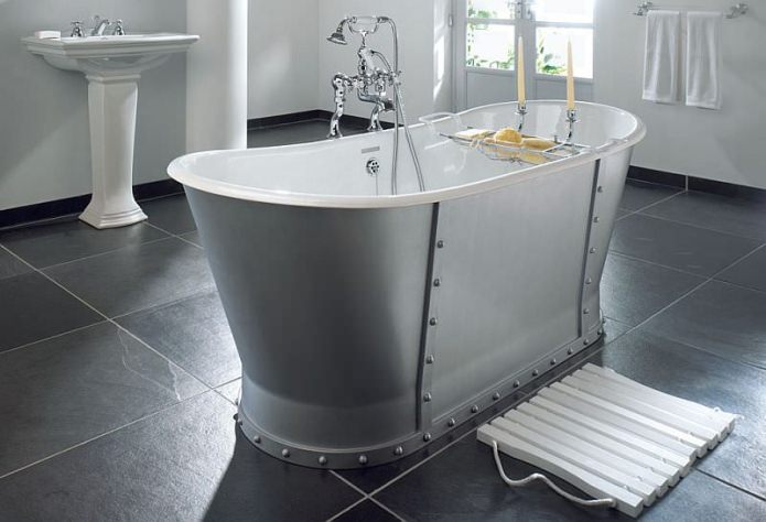 plumbing in the bathroom in the loft style