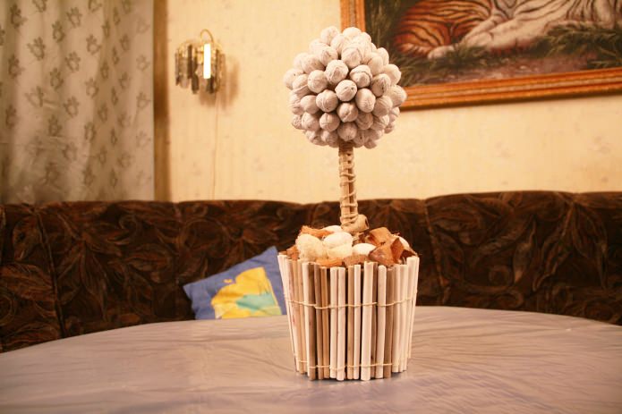 Topiary from nuts