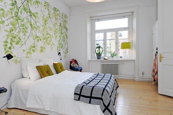 Painting the walls in the bedroom (foliage)