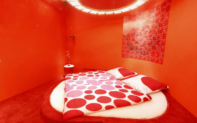 Photo of the red bedroom