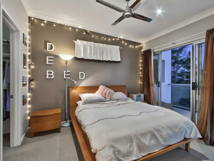 garland around the wall