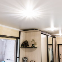 Stretch ceiling in the corridor and hallway: types of structures, textures, shapes, lighting, color, design-5