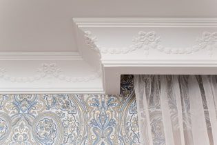 How to choose a ceiling plinth: types by material, texture, shape, size, color, design, type of ceiling