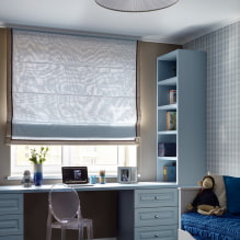 Table by the window in the children's room: views, advice on location, design, shapes and sizes-6
