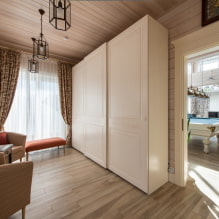 How to decorate the interior of a hallway in a private house? -1
