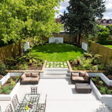 How to arrange landscape design of a narrow area? -3