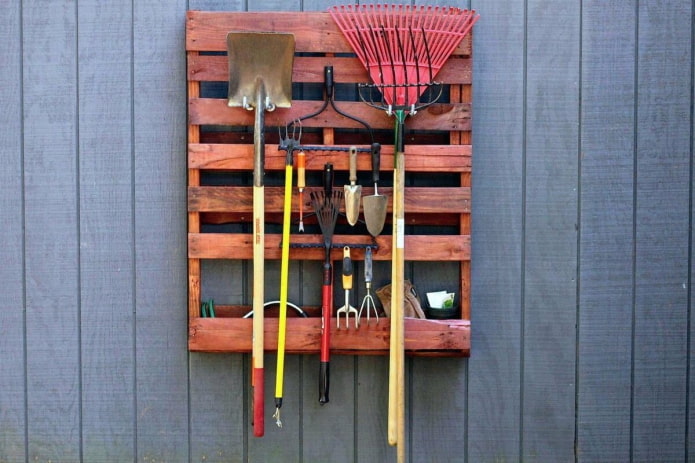 How to store garden tools?