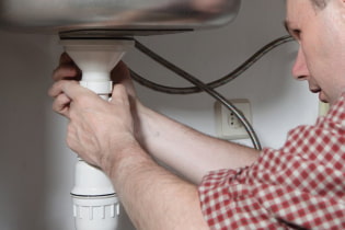 How to get rid of the sewage smell in the bathroom?