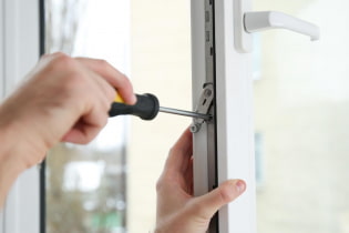 Adjusting plastic windows with your own hands